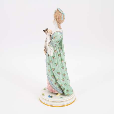 PORCELAIN FIGURINE OF A LADY WITH CAT - photo 2