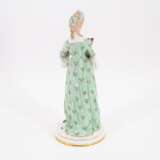 PORCELAIN FIGURINE OF A LADY WITH CAT - photo 3