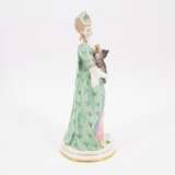 PORCELAIN FIGURINE OF A LADY WITH CAT - photo 4