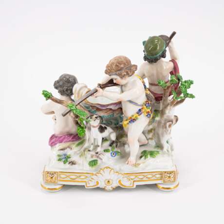 PORCELAIN SALT CELLAR WITH RECTANGULAR BASE AND ON IT CHILD FIGURINES AS HUNTERS - Foto 3