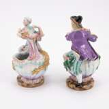 TWO SMALL PORCELAIN BONBONNIERES WITH THE ALLEGORIES SUMMER AND WINTER - Foto 2