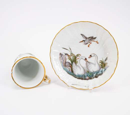 PORCELAIN CUP AND SAUCER WITH THE DECOR OF THE SWAN SERVICE - Foto 5