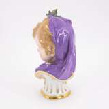 PORCELAIN CHILD'S BUST WITH CONE ORNAMENTS AS ALLEGORY OF WINTER - фото 2