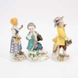 THREE FIGURINES OF CHILDREN COLLECTING FLOWERS ON ROCAILLE BASES - photo 4