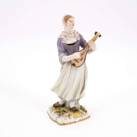 PORCELAIN FIGURINE OF A LYRE PLAYER - photo 1