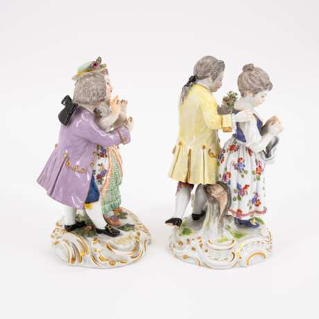PORCELAIN ENSEMBLE OF CHILDREN WITH COUPLE AND DOG & PORCELAIN ENSEMBLE OF CHILDREN WITH EMBRACING COUPLE - Foto 4