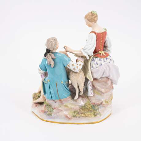 PORCELAIN ENSEMBLE OF A SHEPHERD AND SHEPHERDESS WITH GRAPE BASKET ON MOUND BASE WITH LAMB RUNNING IN THE MIDDLE - фото 3