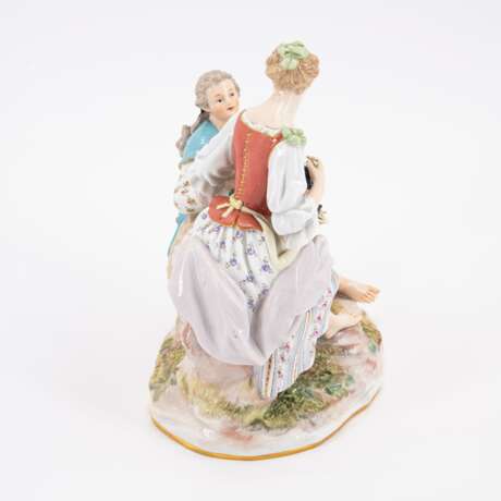 PORCELAIN ENSEMBLE OF A SHEPHERD AND SHEPHERDESS WITH GRAPE BASKET ON MOUND BASE WITH LAMB RUNNING IN THE MIDDLE - фото 4