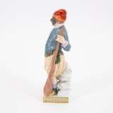 PORCELAIN FIGURINE OF PADDLE FROM THE 'COMMEDIA DELL'ARTE' - Foto 2