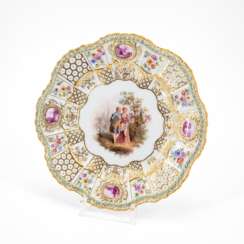 ORNATE PORCELAIN PLATE WITH GALLANTRY-SCENE