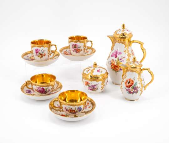 COFFEE SET WITH INTERIOR GILDING FOR TWO PERSONS IN 'Neuzierratdekor' - photo 1