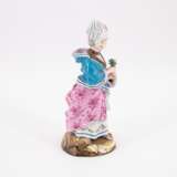PORCELAIN FIGURINE OF A LADY WITH A MUFF - фото 4