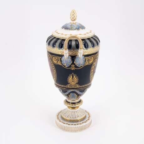 ORNATE PORCELAIN AMPHORA VASE WITH GROUND AND GALLANT COUPLE - photo 2