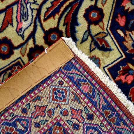 Exzellenter Orientteppich. KESCHAN/PERSIEN, um 1900, ca. 377x264 cm - photo 2