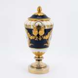 PORCELAIN WEIMAR VASE WITH COBALT BLUE GROUND AND FLOWER BOUQUETS - photo 2