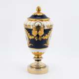 PORCELAIN WEIMAR VASE WITH COBALT BLUE GROUND AND FLOWER BOUQUETS - Foto 4