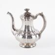 COFFEE POT WITH FLOWER FINIAL - Auktionsarchiv