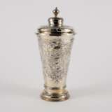 LARGE LIDDED SILVER BEAKER WITH AMOUREUSE ALLEGORIES - photo 3