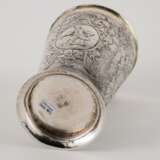 SILVER BEAKER WITH FIGURAL DEPICTION AND LAVISH RELIEF DECOR - Foto 6