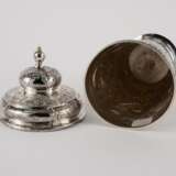 SILVER LIDDED BEAKER WITH ROCAILLE CARTOUCHES AND BIRDS - photo 5
