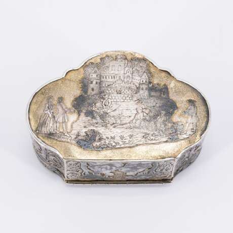 SILVER TABATIERE DEPICTING ADONIS ASLEEP IN THE ARMS OF VENUS - фото 6
