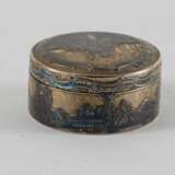 SMALL ROUND SILVER BOX WITH SHEPHERDESS AND COUPLES IN FRONT OF LANDSCAPE - photo 3