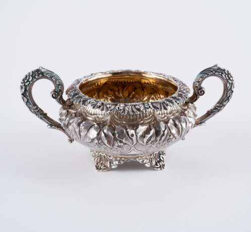 THREE PIECE SILVER GEORGE IV TEA SERVICE WITH FLORAL RELIEF DECOR - фото 8