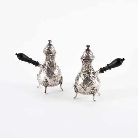 A PAIR OF SILVER-FOOTED VICTORIA JUGS WITH MASCARONS - photo 1