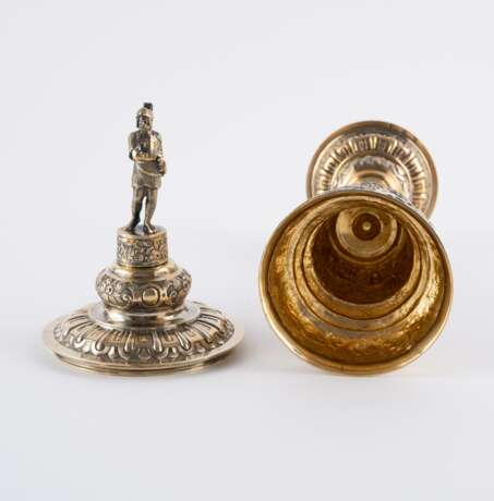 MAGNIFICENT SILVER HISTORISM CUP AND COVER - Foto 5