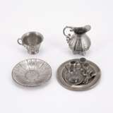 ASSORTED LOT OF MINIATURE TIN TABLEWARE PIECES - фото 2