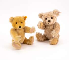 TWO STEIFF BEARS FROM COLLECTORS EDITIONS MADE OF MOHAIR PLUSH, WOOL AND GLASS