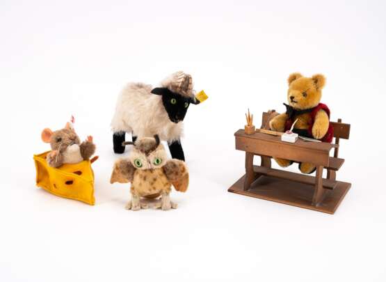 ENSEMBLE OF FOUR STEIFF ANIMALS MADE OF FABRIC, COTTON WOOL AND WOOD - photo 1