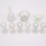 ENSEMBLE OF DOLL'S GLASSWARE MADE OF PRESSED GLASS AND PLASTIC - photo 3