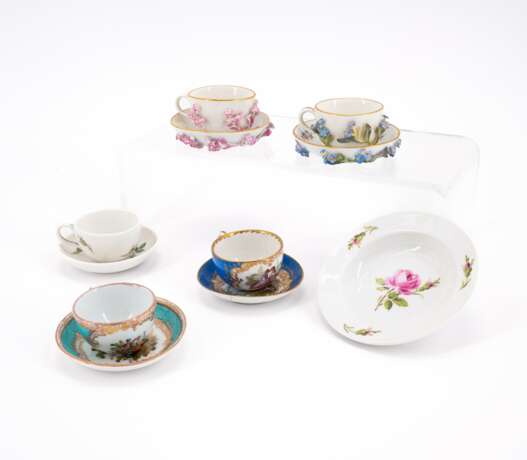 ENSEMBLE OF FIVE PORCELAIN MINIATURE CUPS AND SAUCERS WITH APPLIED FLOWERS - photo 1