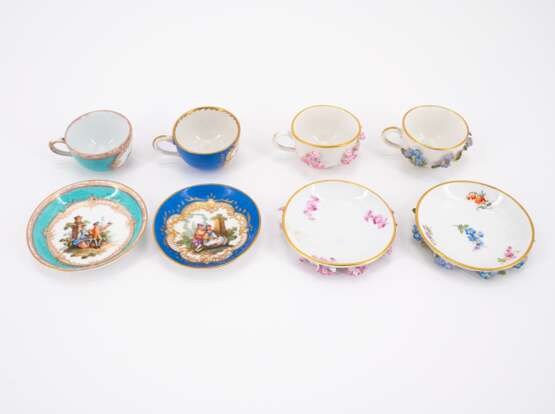 ENSEMBLE OF FIVE PORCELAIN MINIATURE CUPS AND SAUCERS WITH APPLIED FLOWERS - photo 3