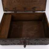LARGE OAK CASKET WITH IRON STRAP FITTINGS - photo 5
