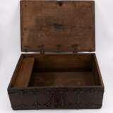 LARGE OAK CASKET WITH IRON STRAP FITTINGS - photo 6