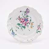 SERIES OF SEVEN FAIENCE PLATES WITH "FLEURS CONTOURÉES" - photo 8