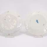 SERIES OF NINE FAIENCE PLATES, ONE SQUARE SHALLOW BOWL WITH "FLEURES CONTOURNÉES" - photo 3