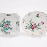 SERIES OF NINE FAIENCE PLATES, ONE SQUARE SHALLOW BOWL WITH "FLEURES CONTOURNÉES" - фото 4