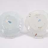 SERIES OF NINE FAIENCE PLATES, ONE SQUARE SHALLOW BOWL WITH "FLEURES CONTOURNÉES" - фото 7