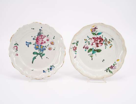 SERIES OF NINE FAIENCE PLATES, ONE SQUARE SHALLOW BOWL WITH "FLEURES CONTOURNÉES" - фото 10