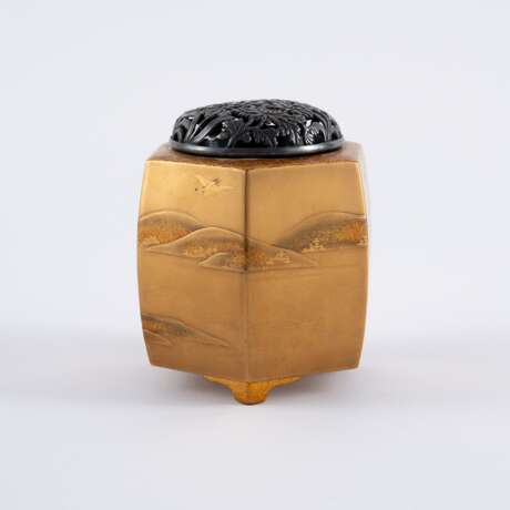 GOLD AND SILVER POT POURRI VESSEL WITH LAKE SCENERY AND PINE - photo 2