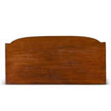 A REGENCY FIGURED MAHOGANY BOW-FRONT CHEST - Foto 3