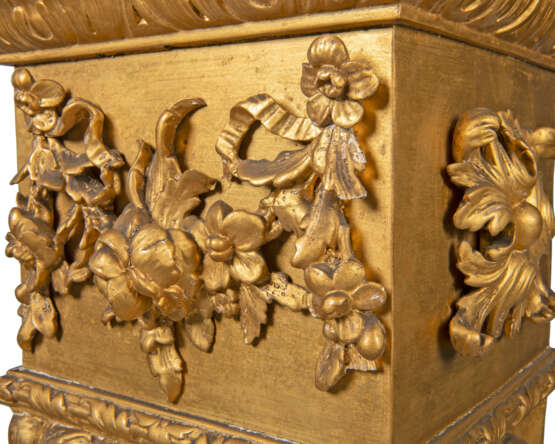 A PAIR OF GEORGE II GILTWOOD PEDESTALS - photo 4