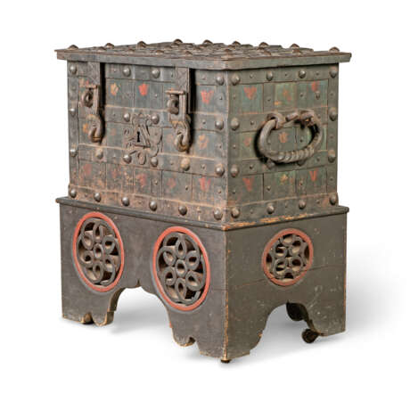 A GERMAN POLYCHROME PAINTED WROUGHT-IRON STRONGBOX - Foto 2