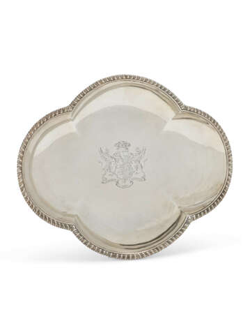 A SET OF FOUR GEORGE III SILVER DISHES FROM THE 2ND BARON SANDYS` DINNER SERVICE - photo 4