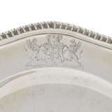 A SET OF TWELVE GEORGE III SILVER DINNER PLATES FROM THE 2ND BARON SANDYS` DINNER SERVICE - photo 2