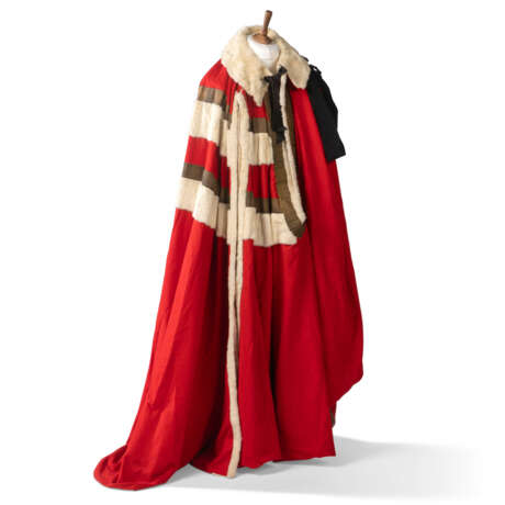 THE PEER AND PEERESS`S ROBES AND CORONETS OF LORD AND LADY SANDYS - фото 5