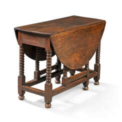 A WILLIAM AND MARY OAK GATELEG TABLE